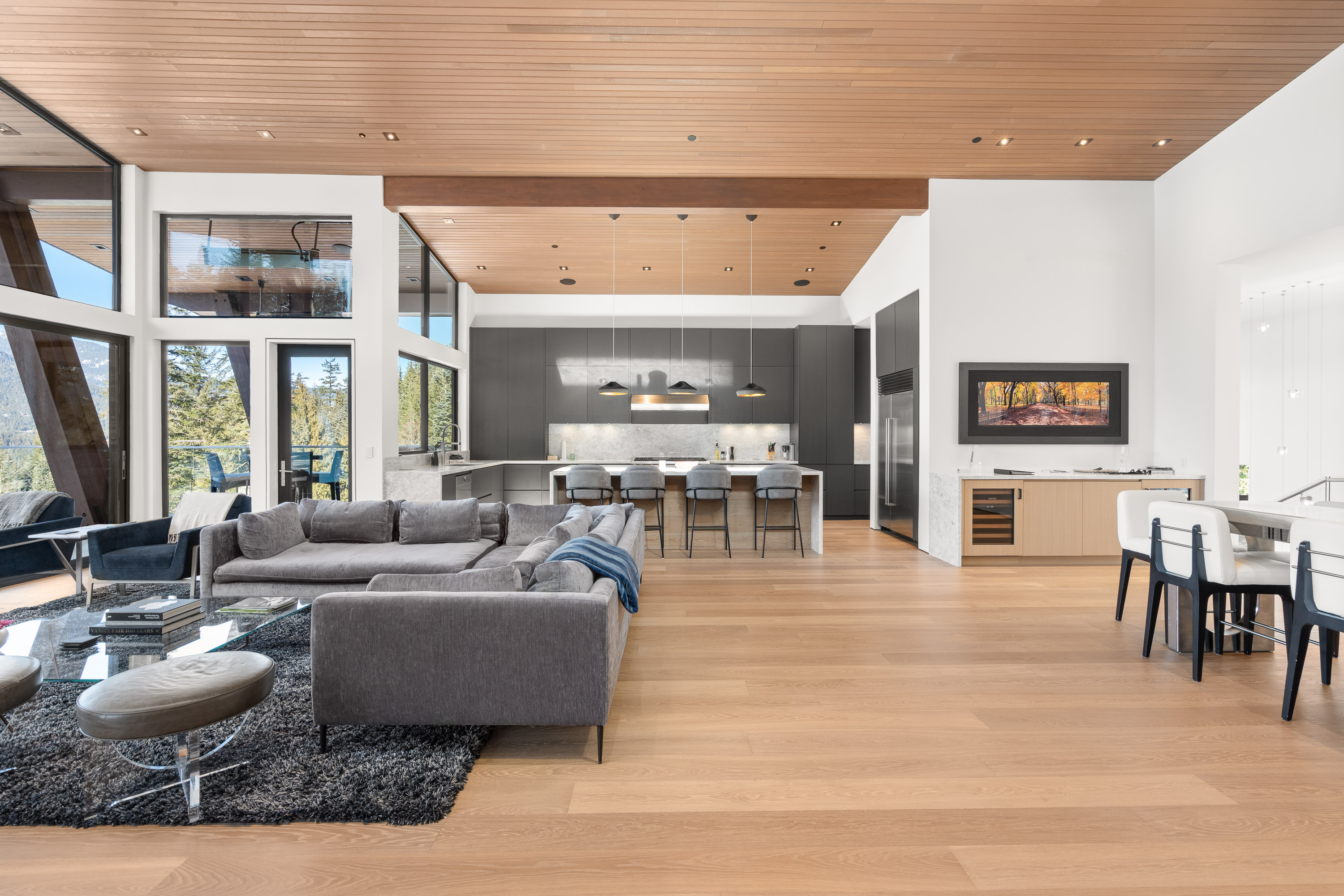 Luxury Kadenwood property interior 8